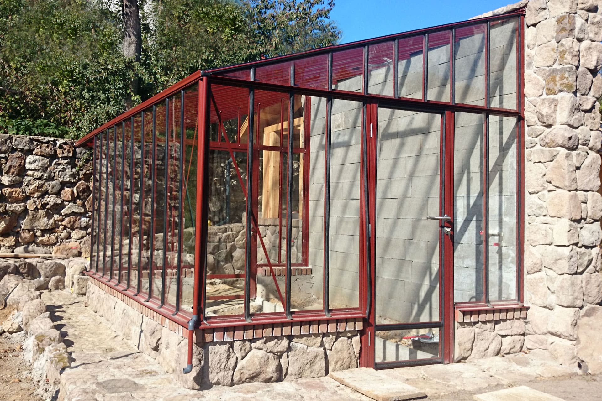 MURUS-siltnamis-raudonas-remas-greenhouse-red-frame-Gardenis Priesienis stiklinis šiltnamis MURUS | Gardenis