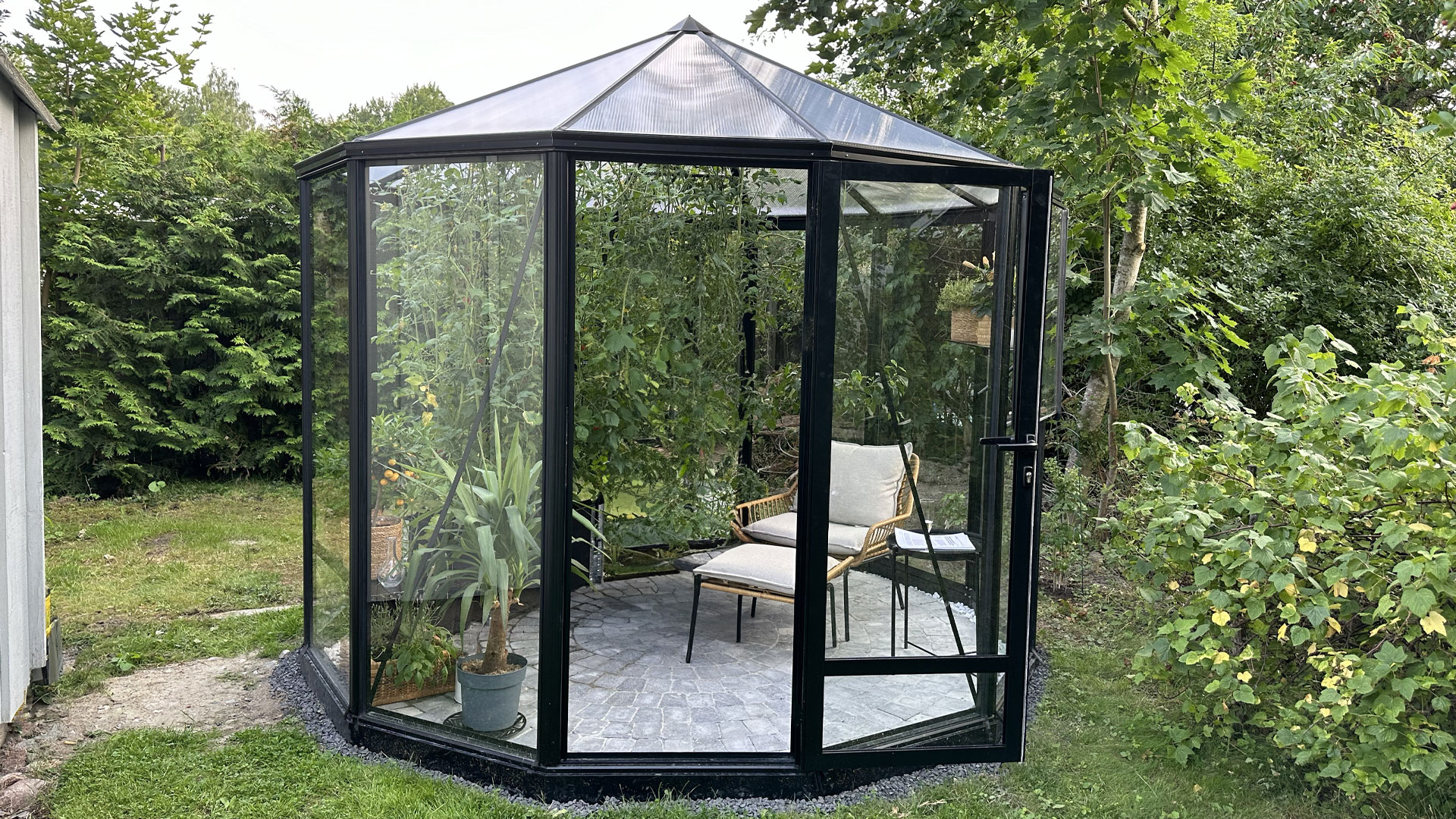 Ringo-oranzerija-siltnamis-GARDENIS-ral9005