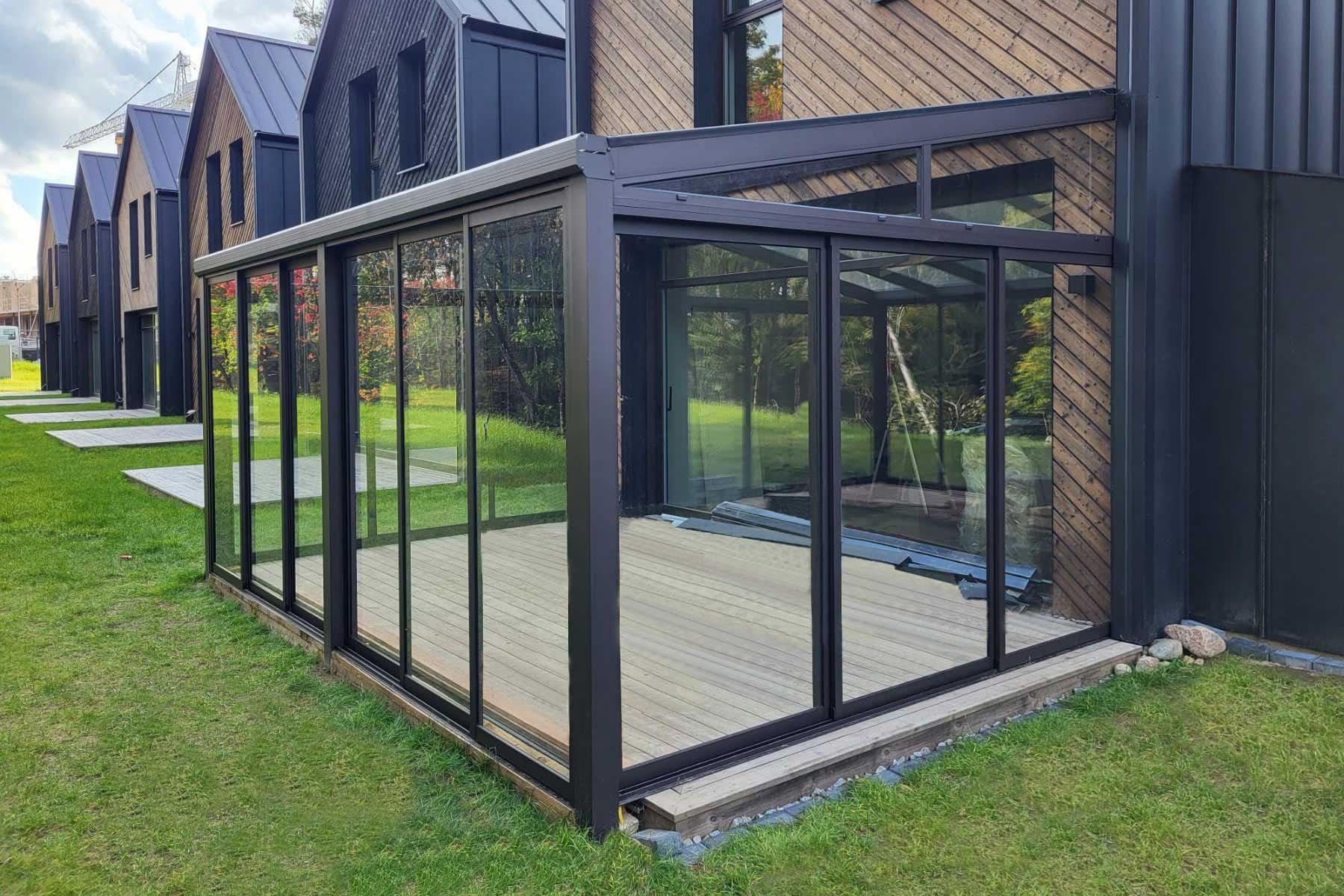 Rėminė terasų stiklinimo sistema Gardenis