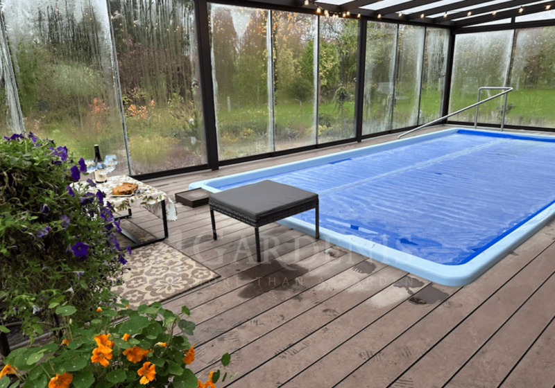 Swimming pool enclosure