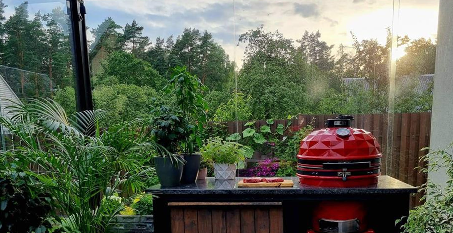 Panoraminis vaizdas terasoje su berėme stiklinimo sistema Gardenis