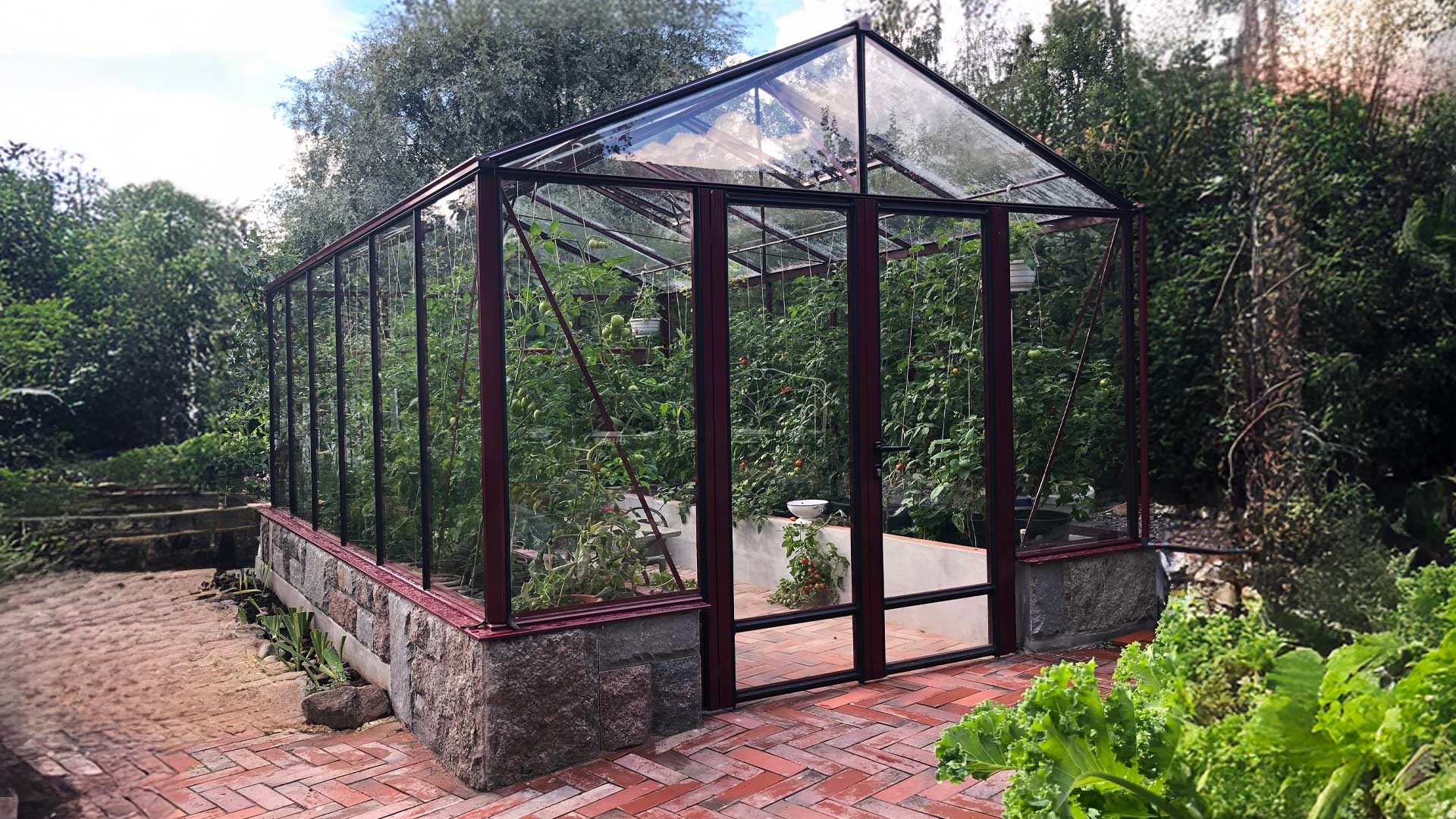 Ventus-on-wall-greenhouse-GARDENIS