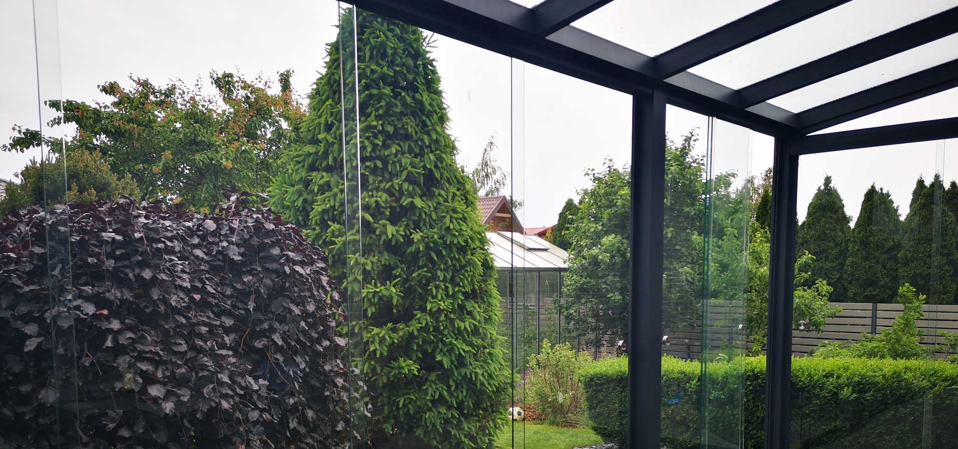 Berėmis terasų stiklinimas veranda Gardenis
