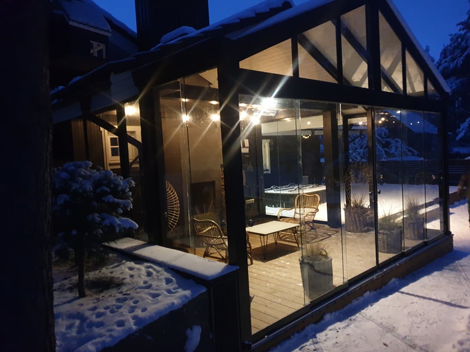 Dvišlaitė stoginė SOLAR ROOF XS įstiklinta berėme sistema ALU-GLASS