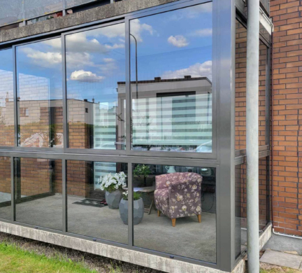 Combination of ALU-FRAME and ALU-FIX glazing systems Combination of ALU-FRAME and ALU-FIX glazing systems