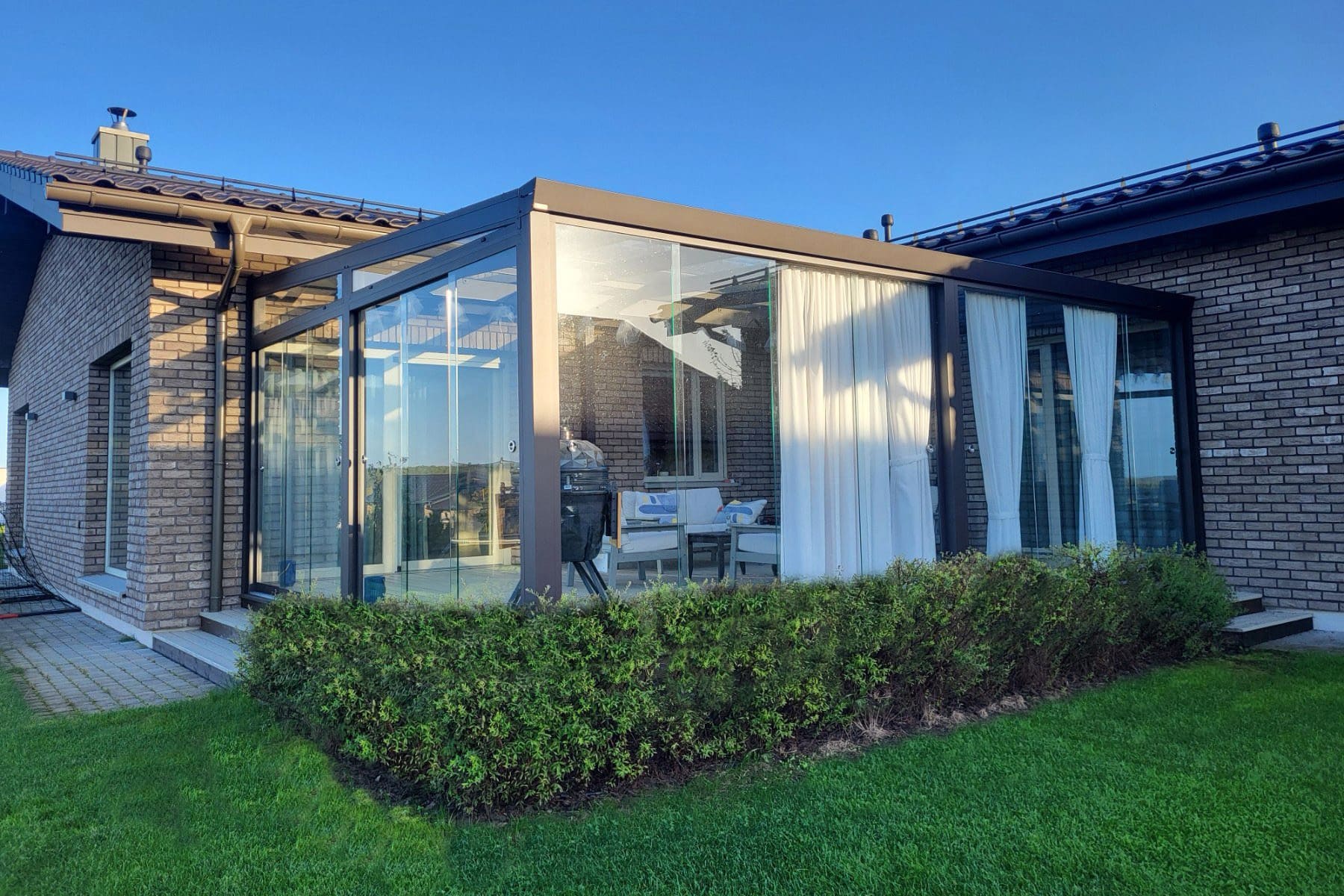 Glass Veranda Framed Patio Glazing System ALU-FRAME | Gardenis Glass Veranda Framed Patio Glazing System ALU-FRAME verandaer verandor terassilasitus veranda stiklaverandas terrassi klaasimine terrassenverglasung szklany taras | Gardenis