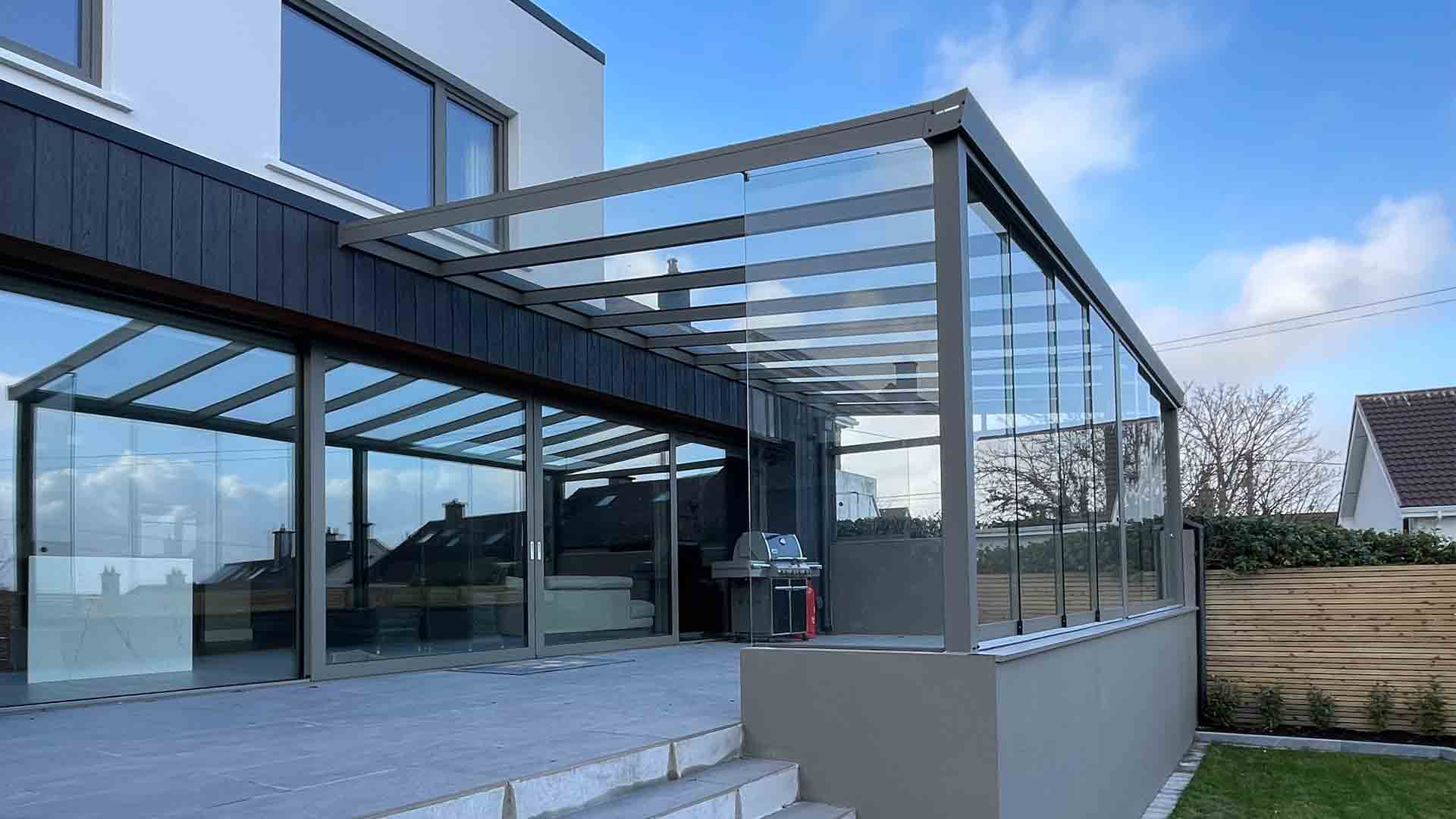 Stogine terasai berėmis terasų stiklinimas veranda