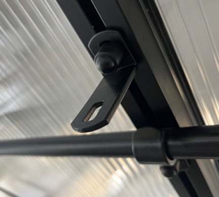 L-shape-alu-clip-for-greenhouse-Gardenis-1024x761