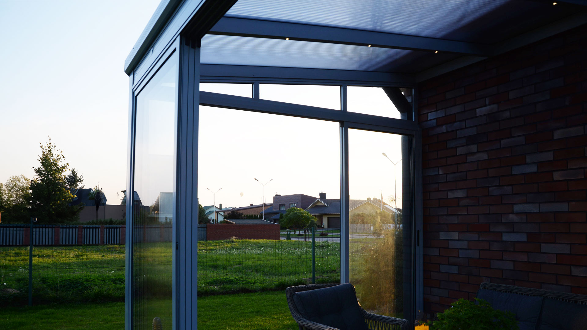 Veranda Framed Patio Glazing System ALU-FRAME Glass Terrace | Gardenis Veranda Framed Patio Glazing System ALU-FRAME Glass Terrace verandaer verandor terassilasitus veranda stiklaverandas terrassi klaasimine terrassenverglasung szklany taras | Gardenis