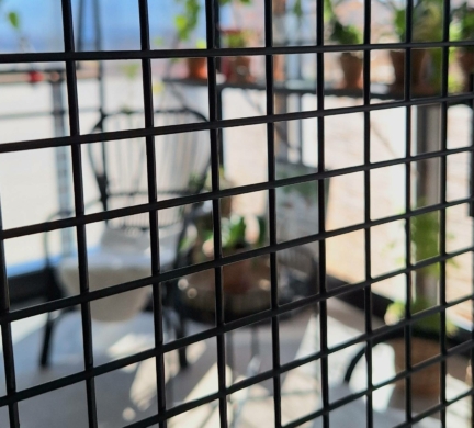 Durys šiltnamiui su tinkleliu gardenis